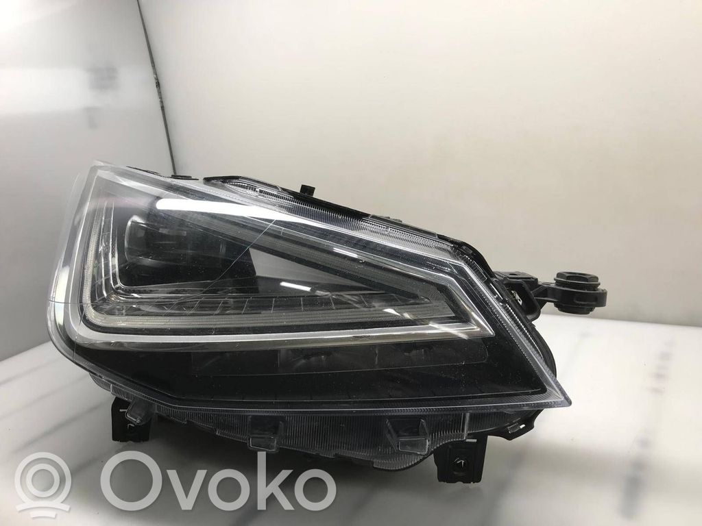 Seat Arona Lampa przednia 