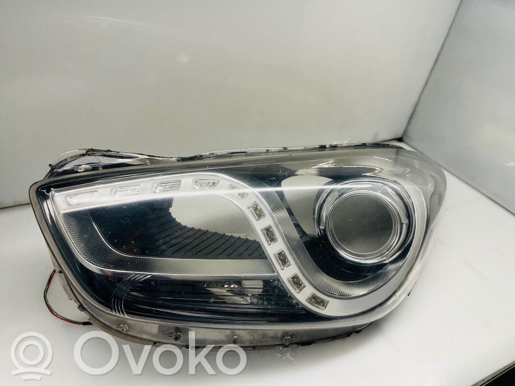 Hyundai i40 Priekšējā luktura detaļa 