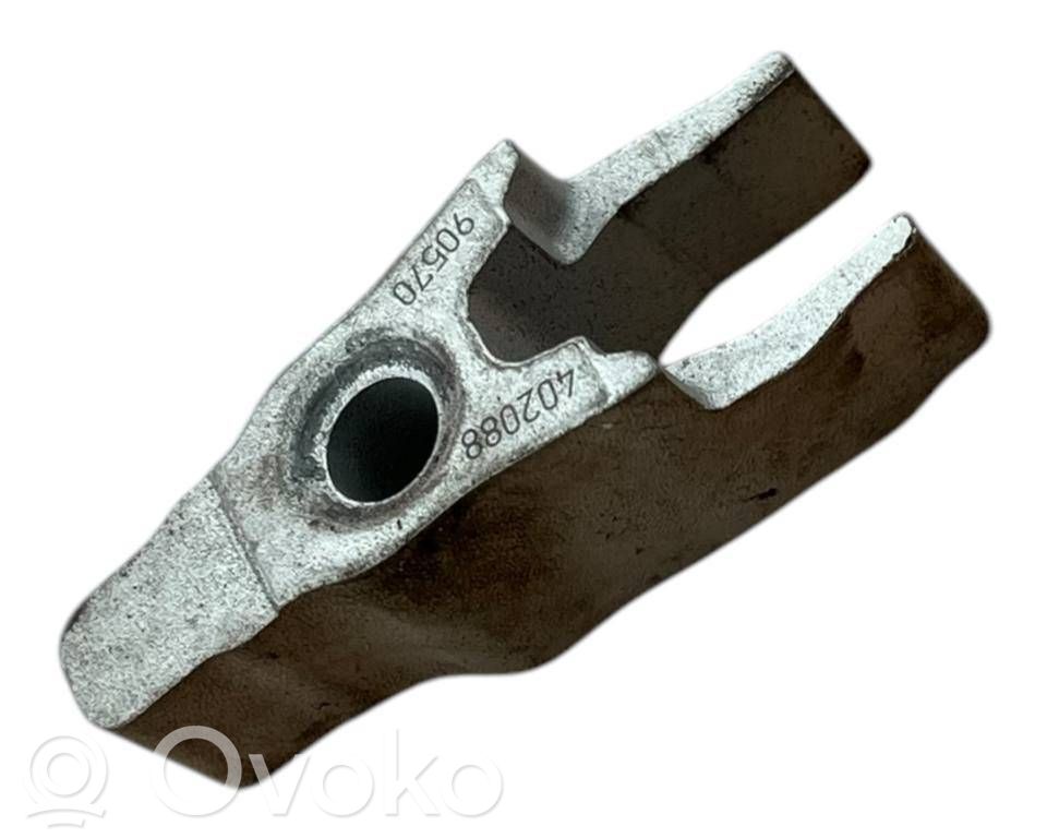 Opel Astra K Uchwyt / Mocowania wtryskiwacza 