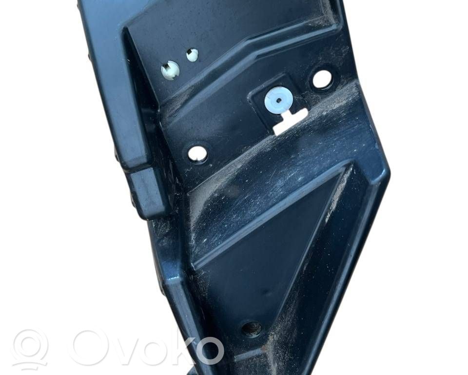Rear bumper mounting bracket   EM2B17D949A