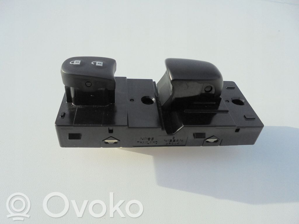 Electric window control switch