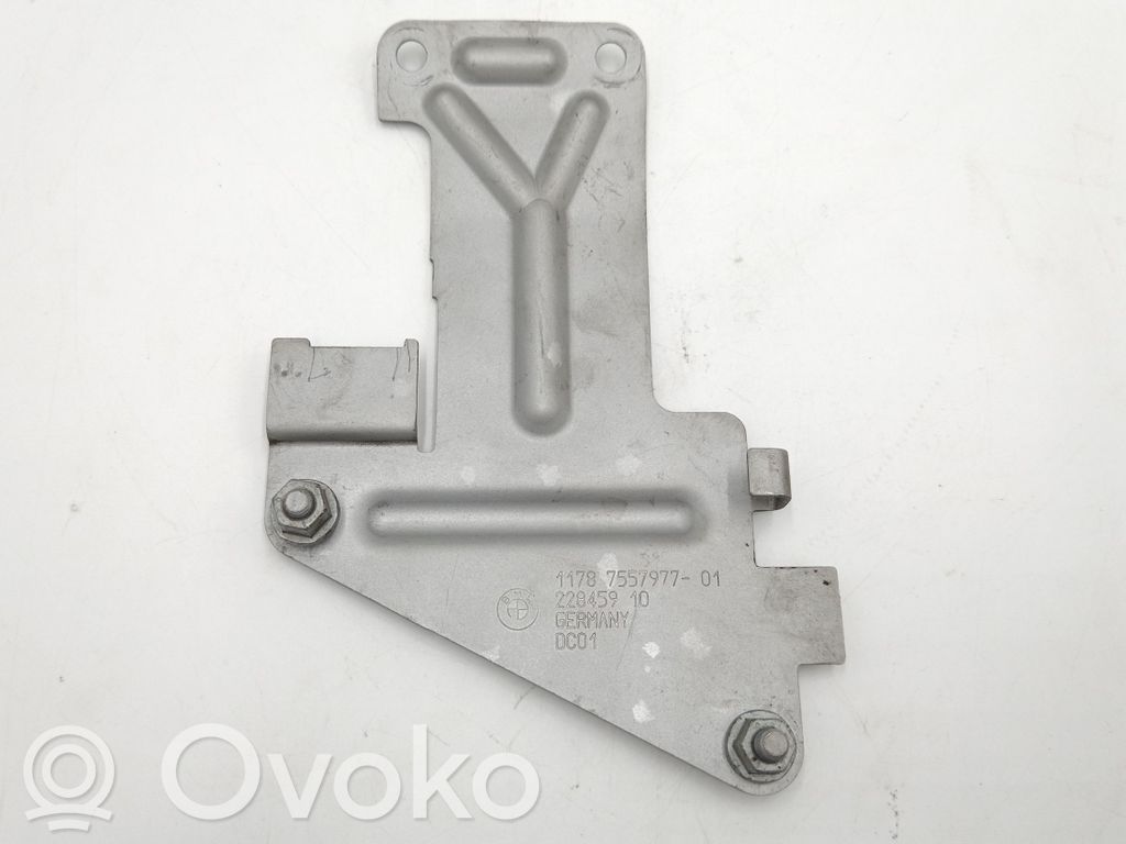 BMW 3 E90 E91 Kita variklio skyriaus detalė 
