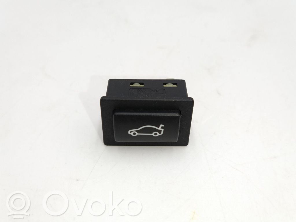 Interruptor para abrir la puerta trasera   6921846