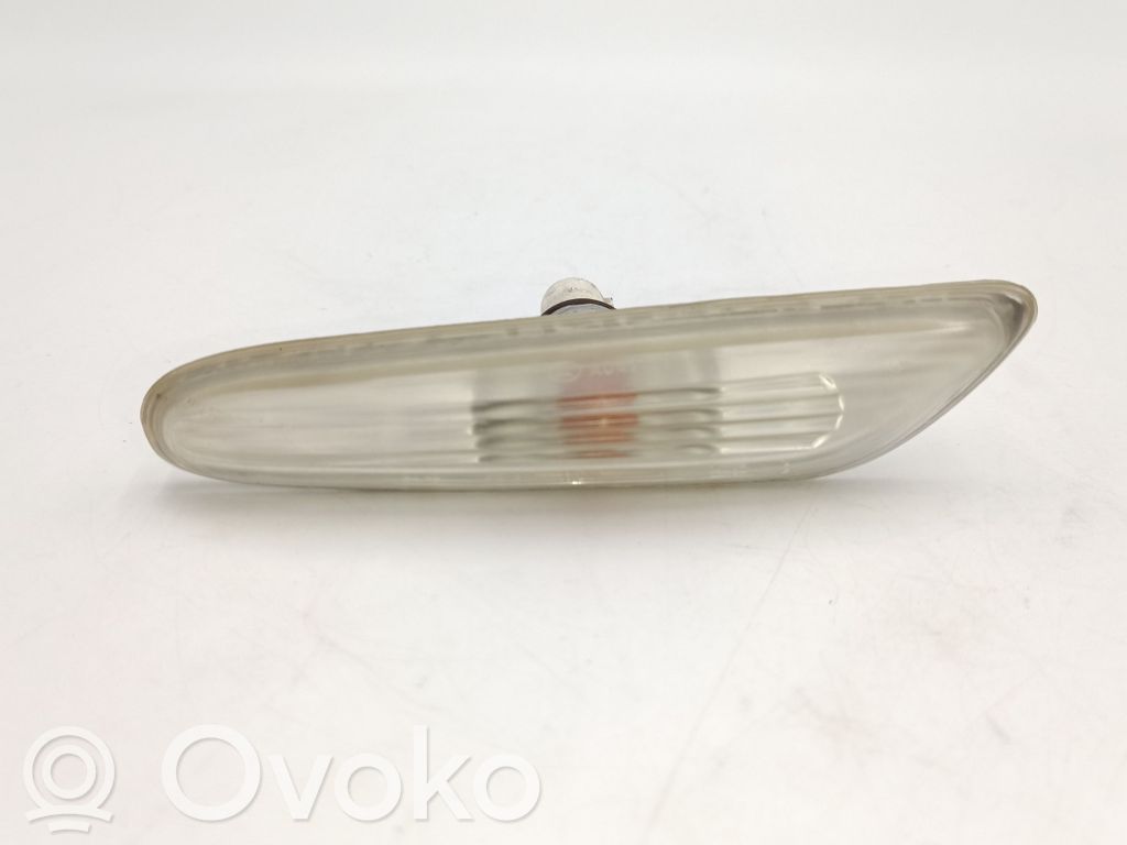 BMW 5 E60 E61 Indicatore di direzione del parafango anteriore 