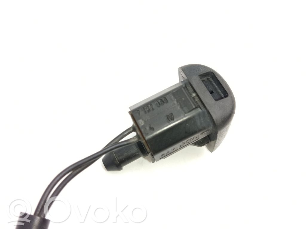 BMW 5 E60 E61 Windshield washer spray nozzle 