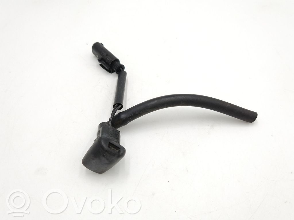 Windshield washer spray nozzle   61667132969,7132969,61667046060,7046060