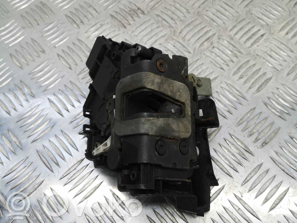 Ford Mondeo MK IV Priekšpusē slēdzene 