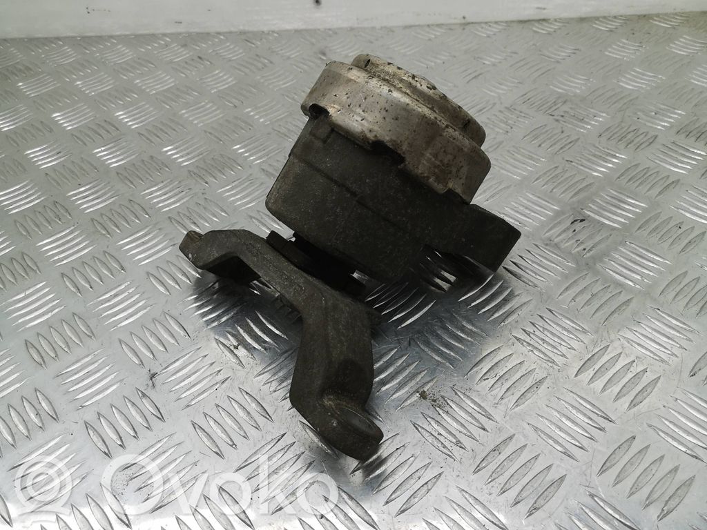 Ford Mondeo MK IV Engine mount bracket 