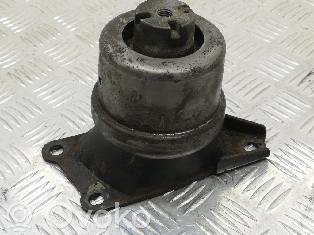 Volkswagen Transporter - Caravelle T5 Engine mount bracket 