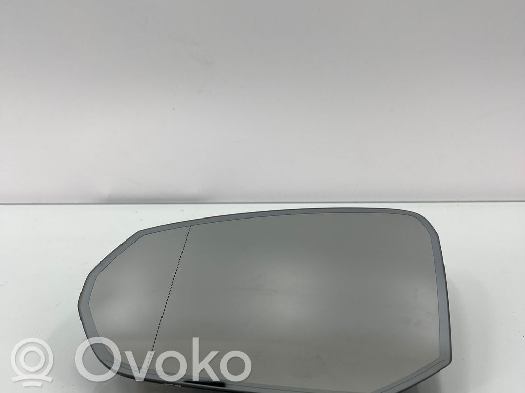 Audi Q3 F3 Spoguļa stikls 