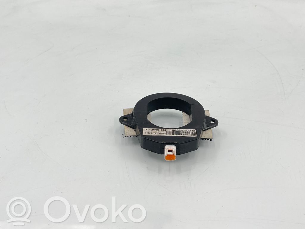 Tesla Model S Antenne des Keyless-Systems 