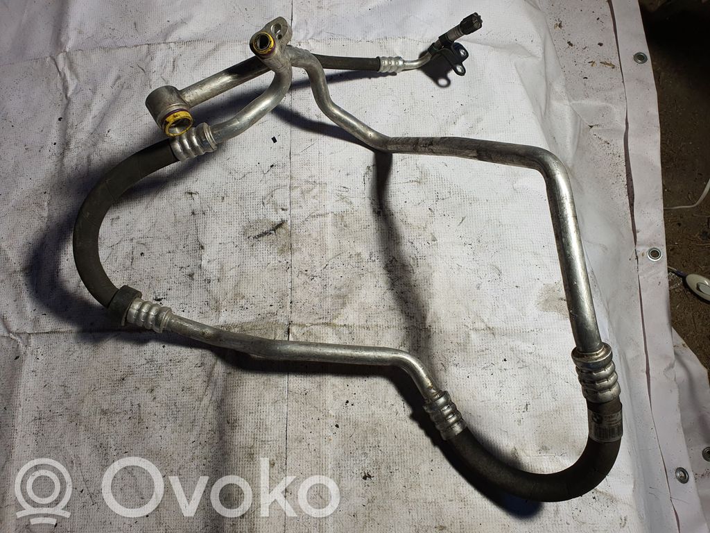 Ilmastointilaitteen putki (A/C)   52529410,920348401
