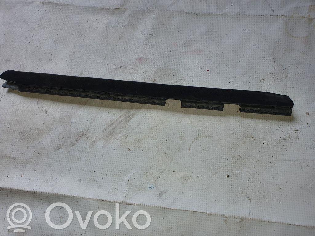 Mercedes-Benz SL R230 Gumowa uszczelka szyby drzwi tylnych 