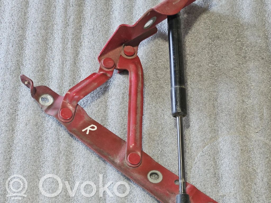 Dodge Challenger Tailgate/trunk/boot hinge 