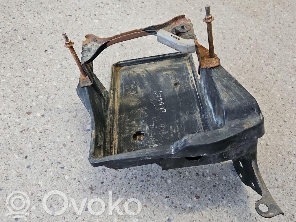 Subaru Legacy Akumuliatoriaus tvirtinimo padas 
