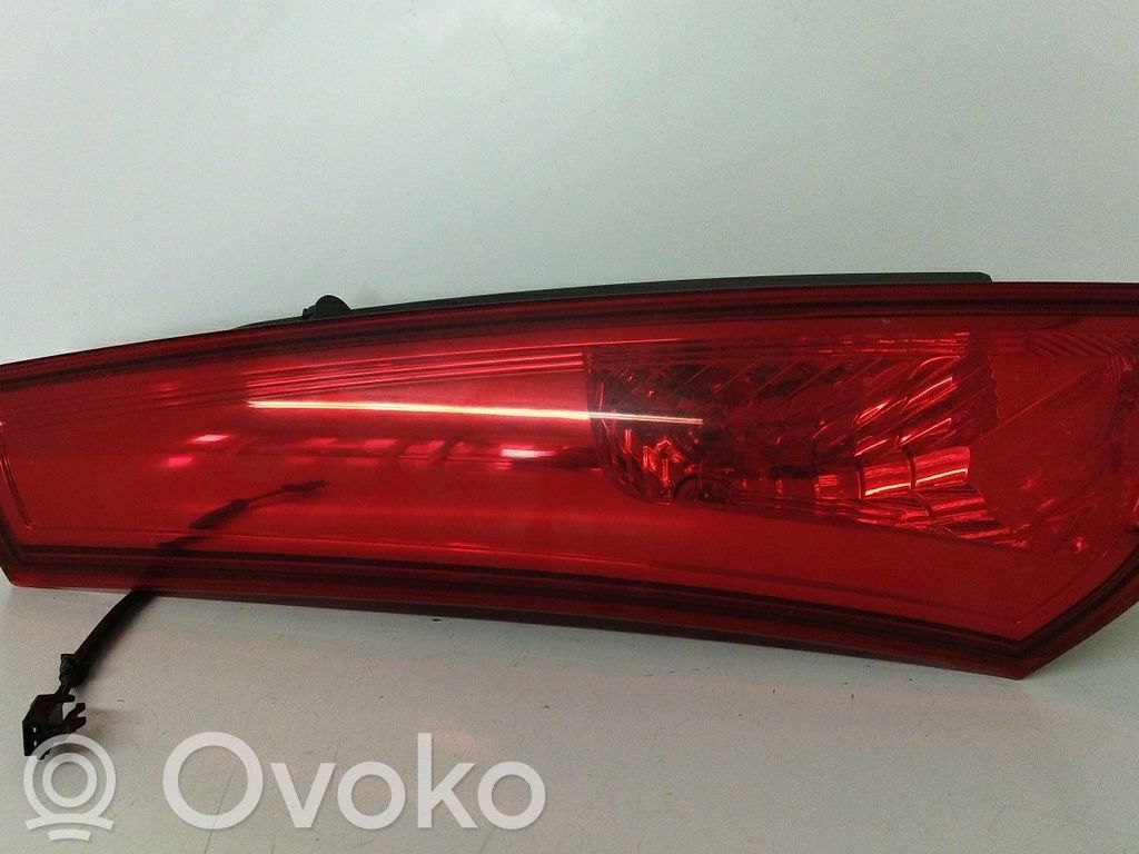 Tailgate rear/tail lights