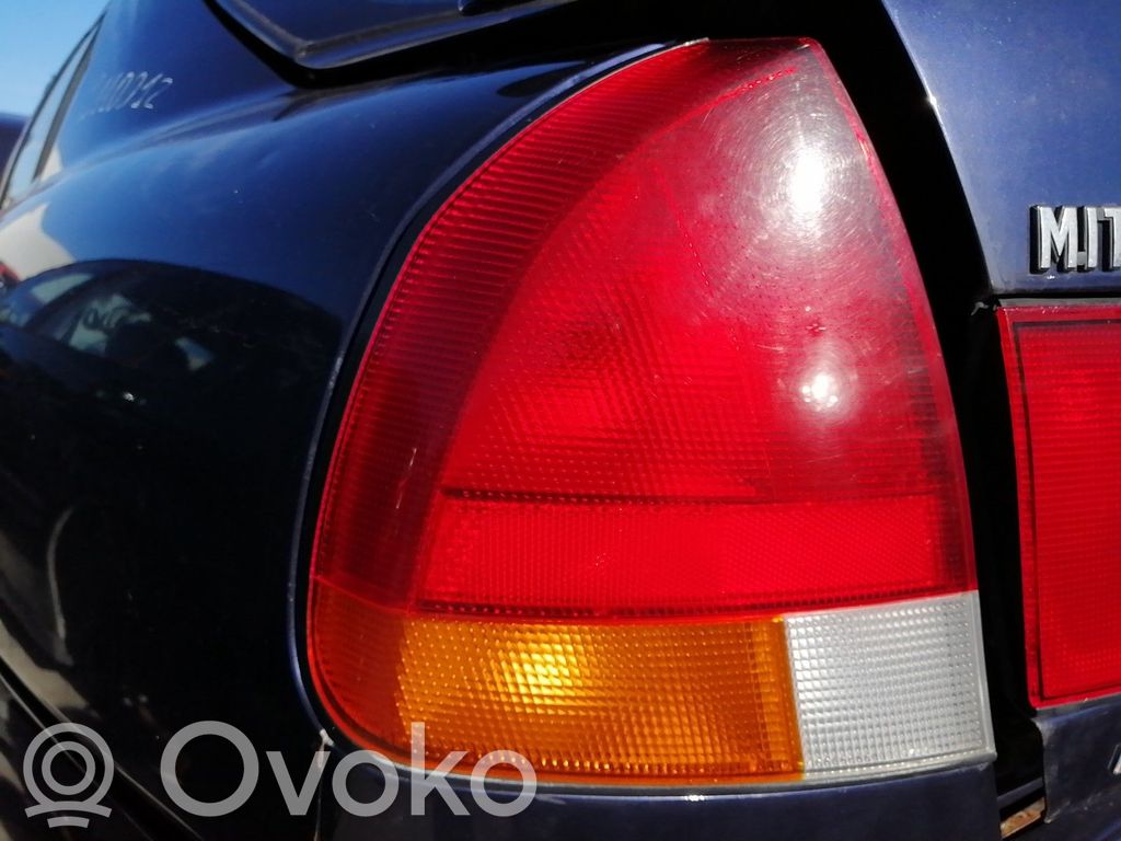 Mitsubishi Carisma Takaluukun takavalot 