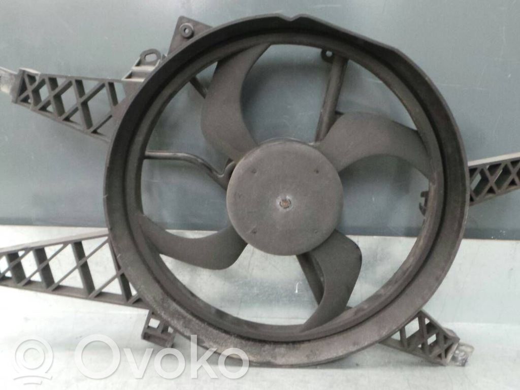 Renault Clio III Elektryczny wentylator chłodnicy 