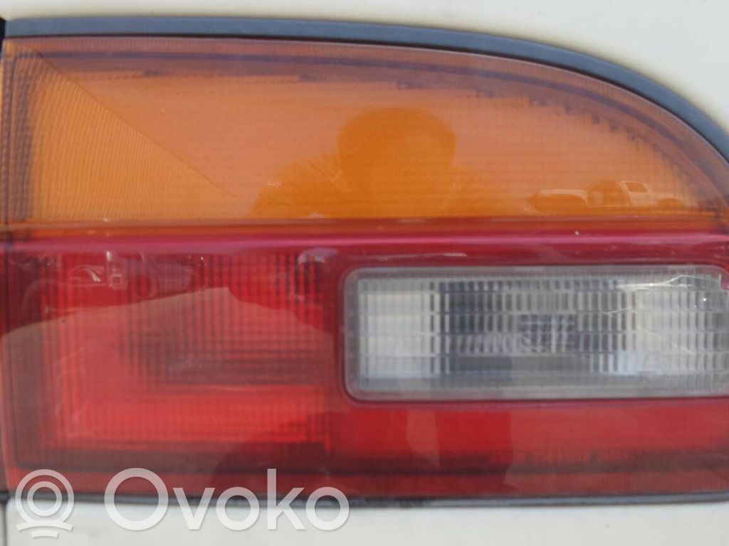 Mitsubishi L400, Space Gear Galinis žibintas dangtyje 