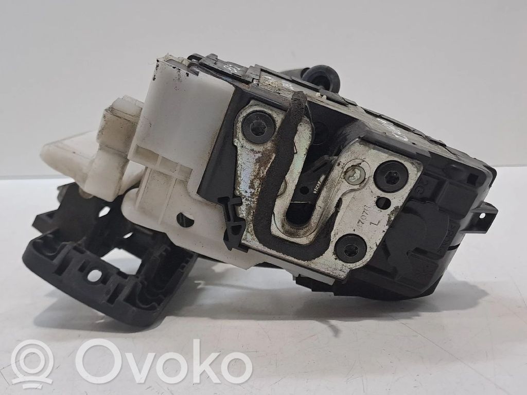 Front door lock   51T07