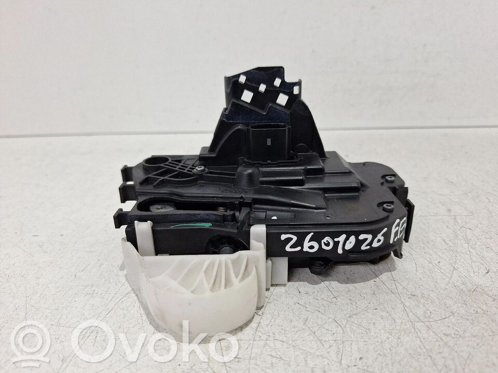 Ford Focus Priekšpusē slēdzene 