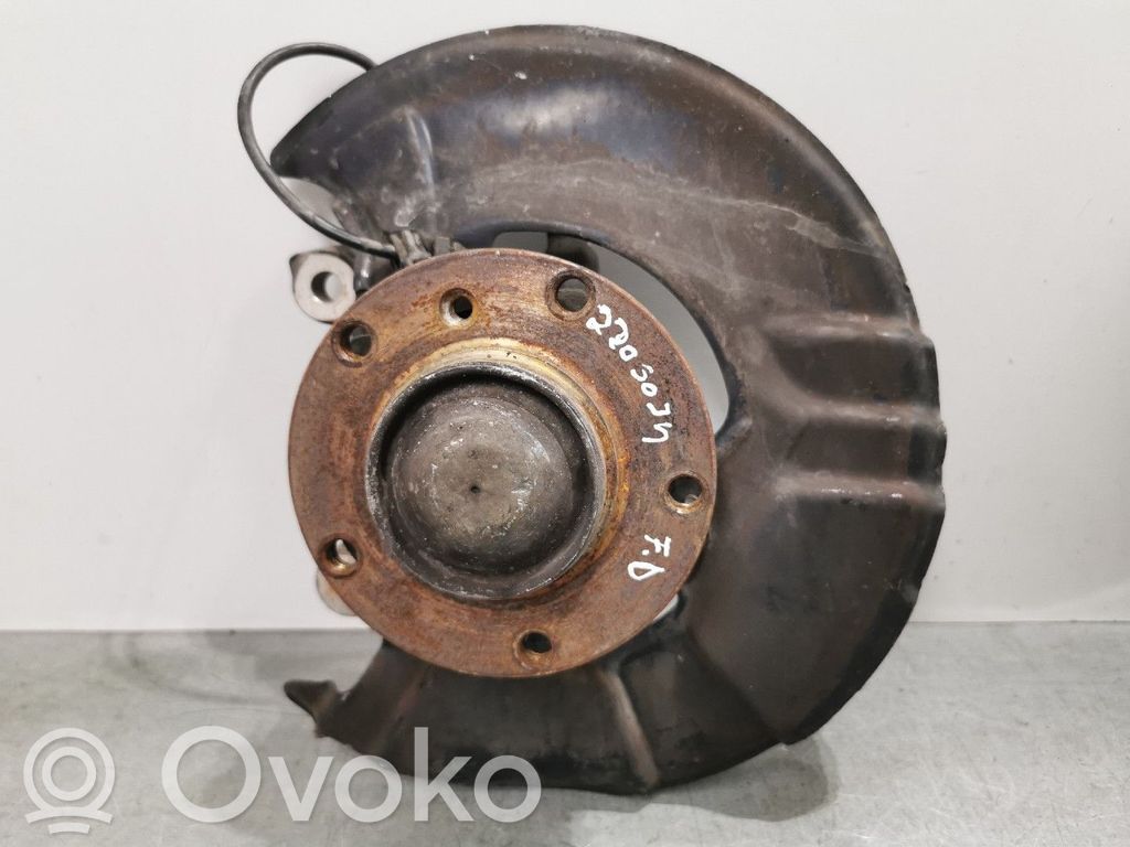 Front wheel hub spindle knuckle