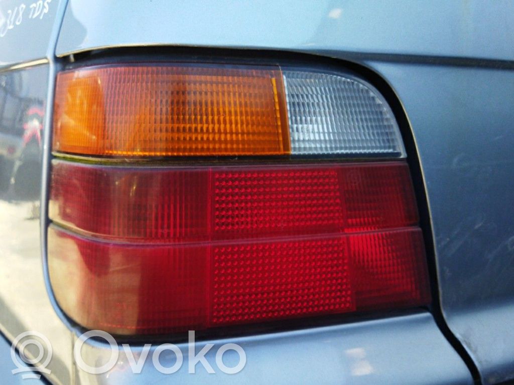Tailgate rear/tail lights