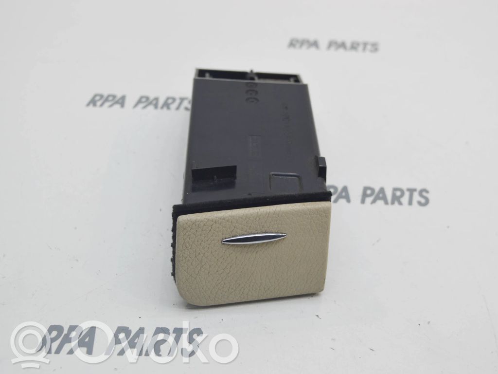 Mercedes-Benz E W211 Compartimiento/consola central del panel 