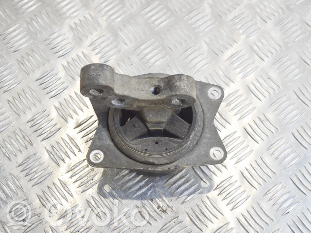 Opel Vectra C Engine mount bracket 