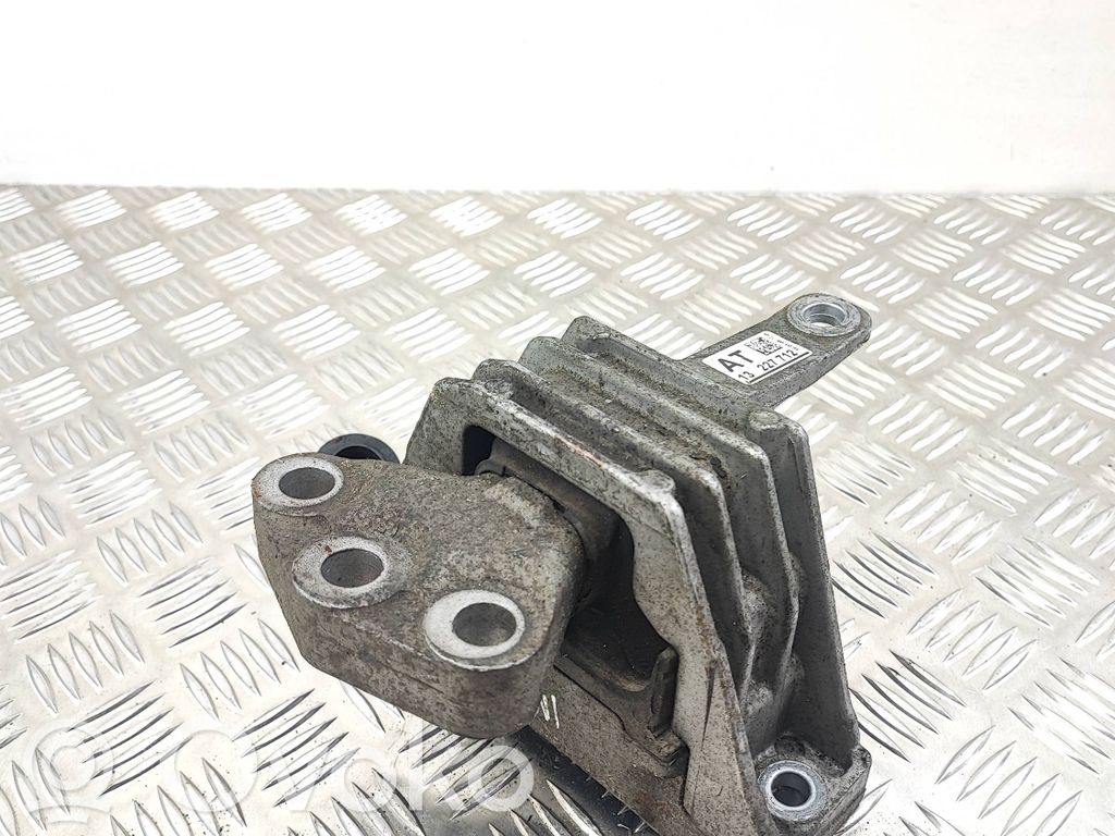 Opel Insignia A Engine mount bracket 