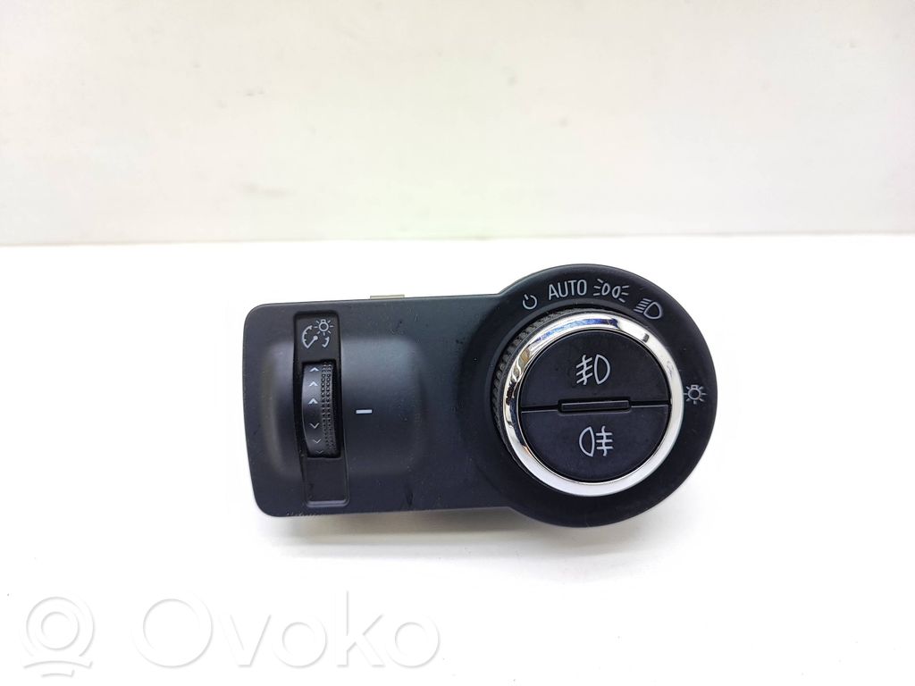 Light switch   13268698