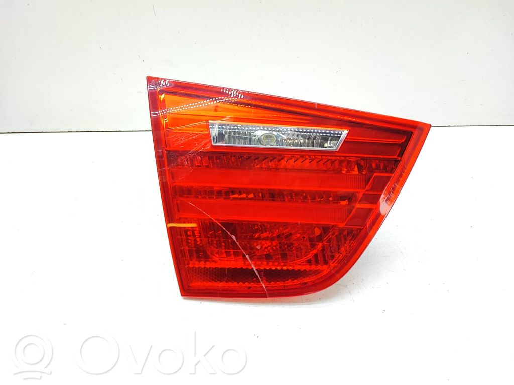 BMW 3 E90 E91 Aizmugurējais lukturis pārsegā 