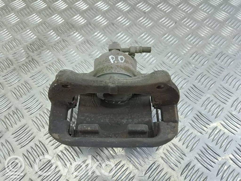 Opel Zafira C Front brake caliper 