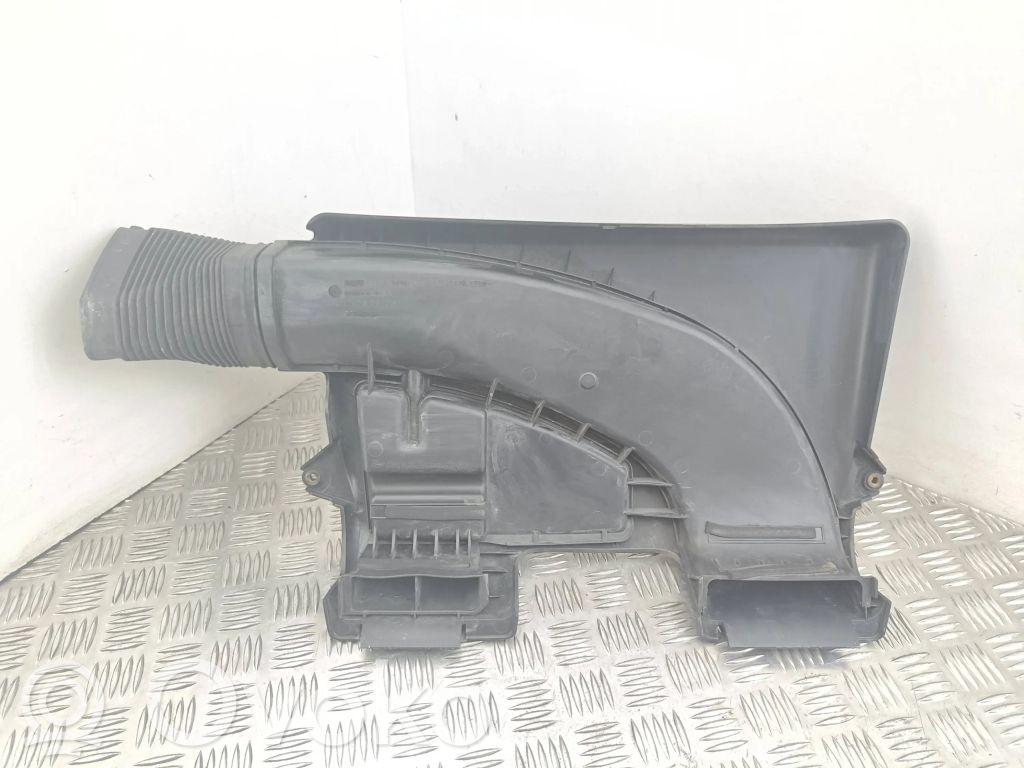 BMW 1 E81 E87 Air intake duct part 