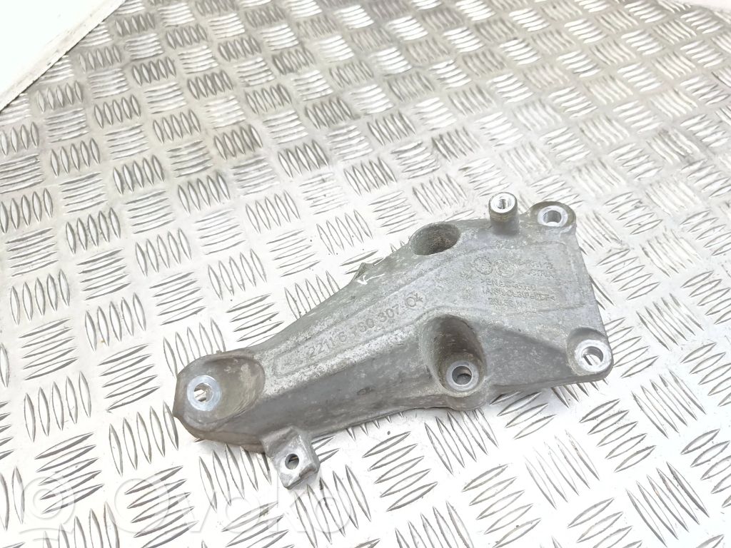 Engine mounting bracket   6760307
