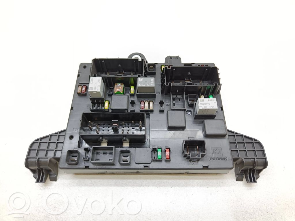 Opel Zafira C Fuse module 