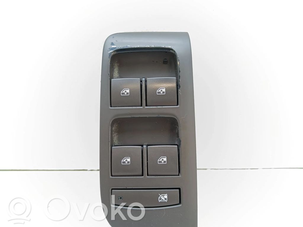 Opel Zafira C Przyciski szyb 