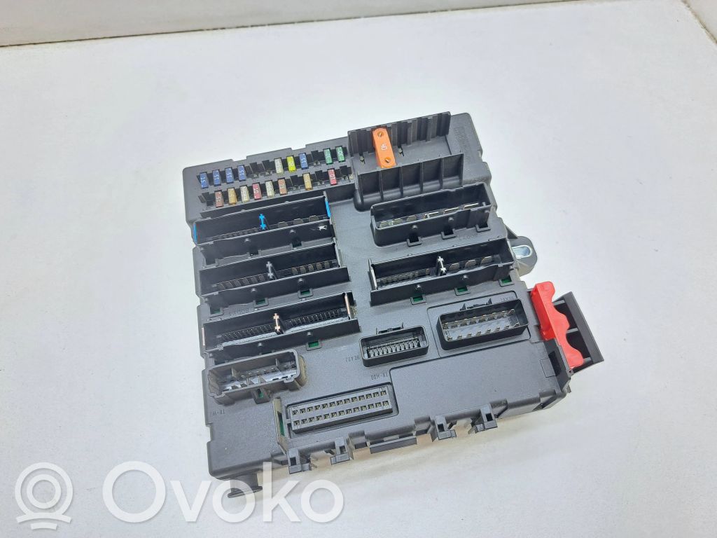 Opel Signum Saugiklių blokas 