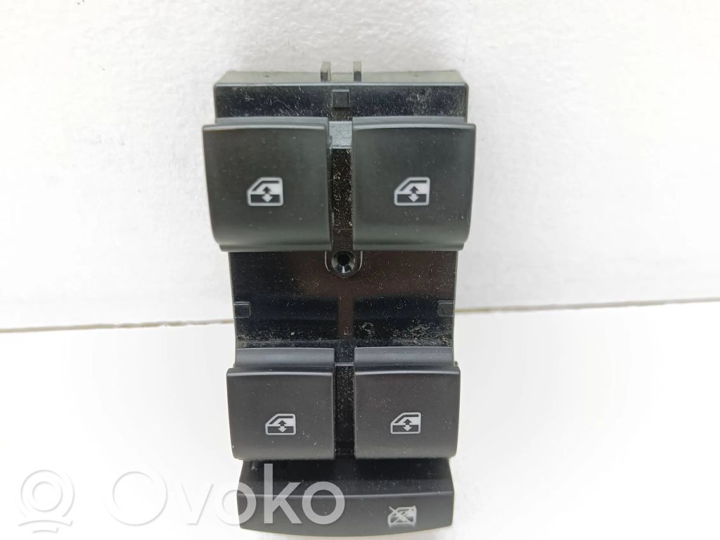 Opel Mokka X Electric window control switch 