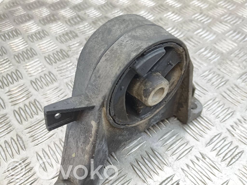 Engine mount bracket   V05412
