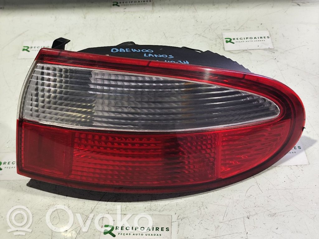 Tailgate rear/tail lights