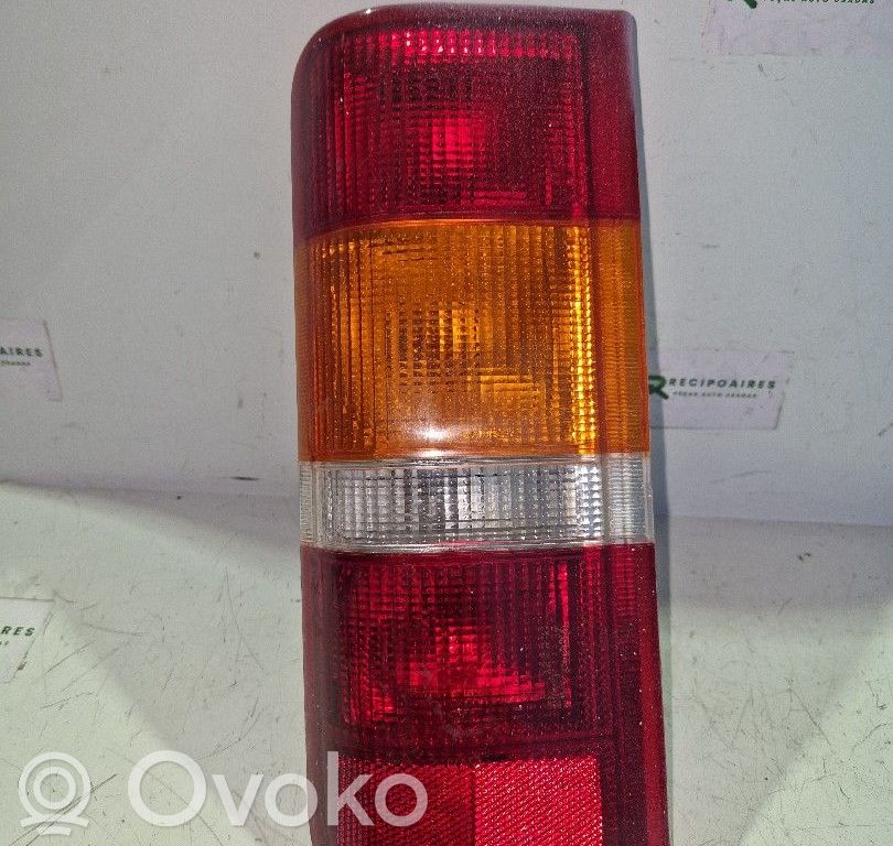 Ford Transit Aizmugurējais lukturis pārsegā 