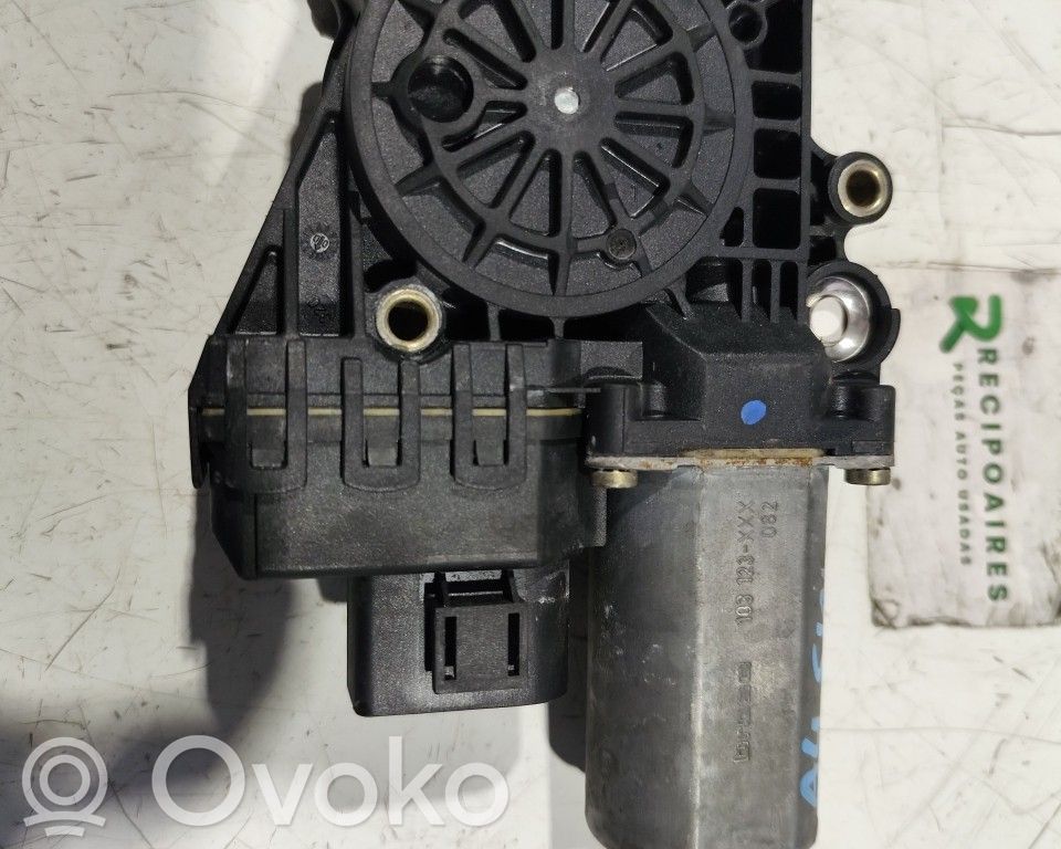 Audi A4 S4 B5 8D Rear door window regulator motor 