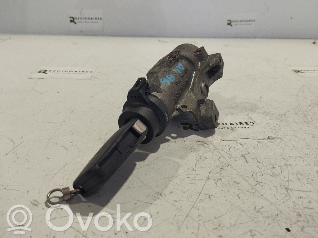 Audi A4 S4 B6 8E 8H Moottorin start-stop-painike/kytkin 