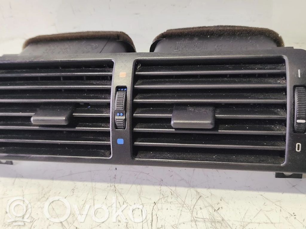 Rejilla de ventilación central del panel   8363199,8361895,8370741,8370742