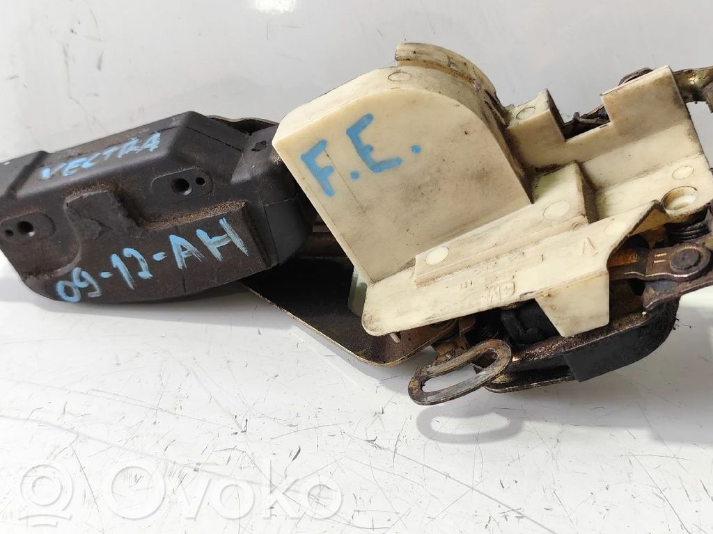 Opel Vectra A Priekinė durų spyna 