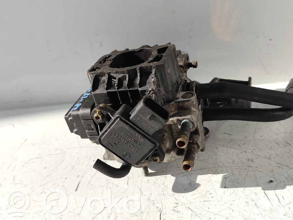 Opel Corsa B Kaasutin/monoinjektori 