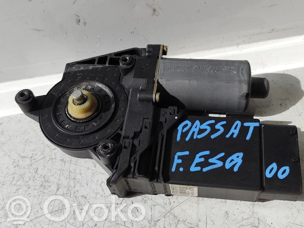 Volkswagen PASSAT B5 Silnik regulatora szyby drzwi przednich 