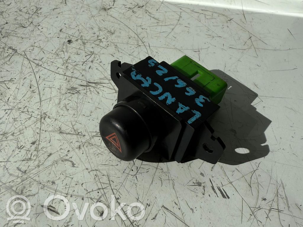 Mitsubishi Lancer Botón interruptor de luz de peligro 