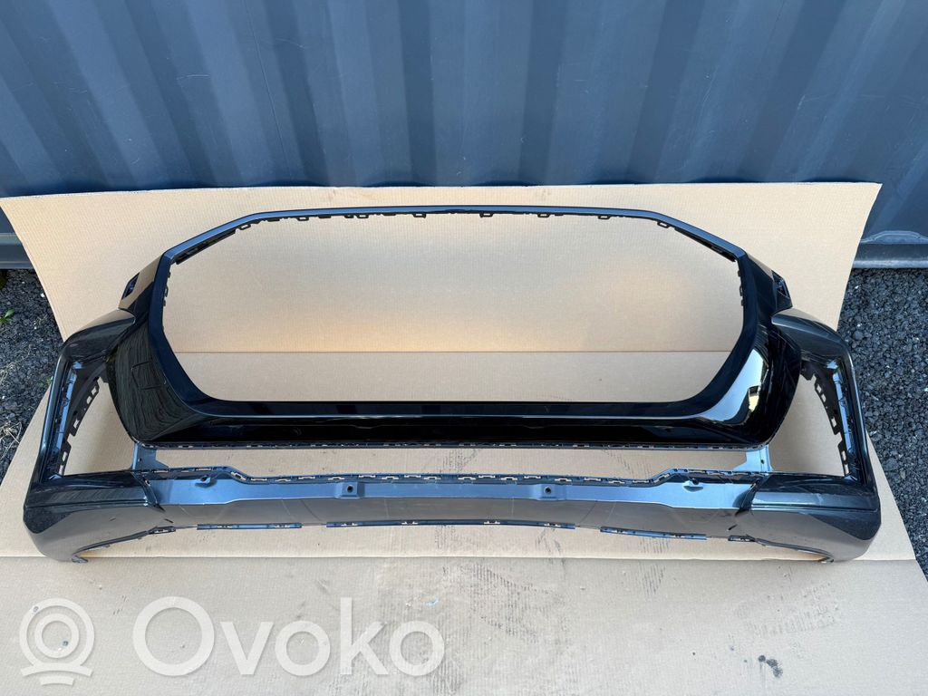 Audi RS Q8 Parachoques delantero 